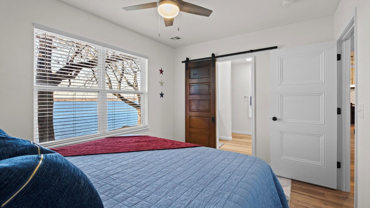 Photo of Bedroom in Grove
