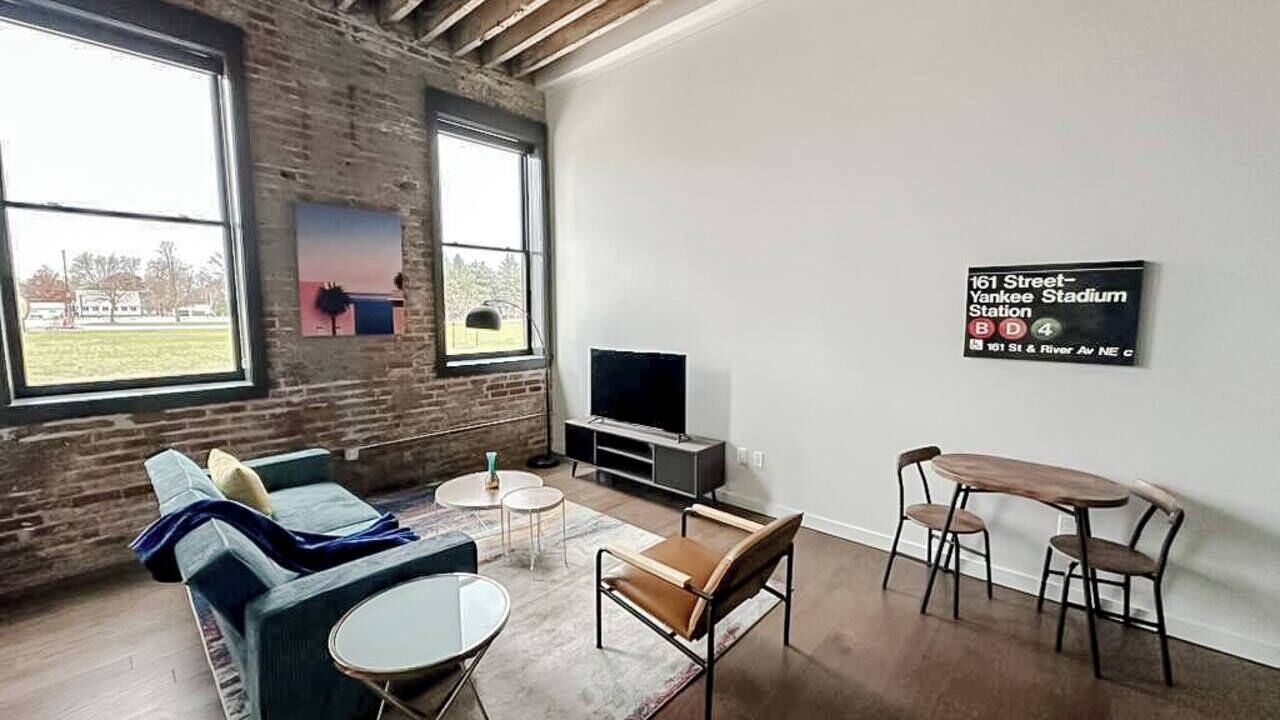 Photo of Livingroom in Newton