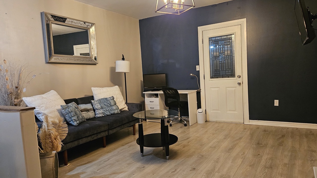 Photo of Livingroom in Deseronto