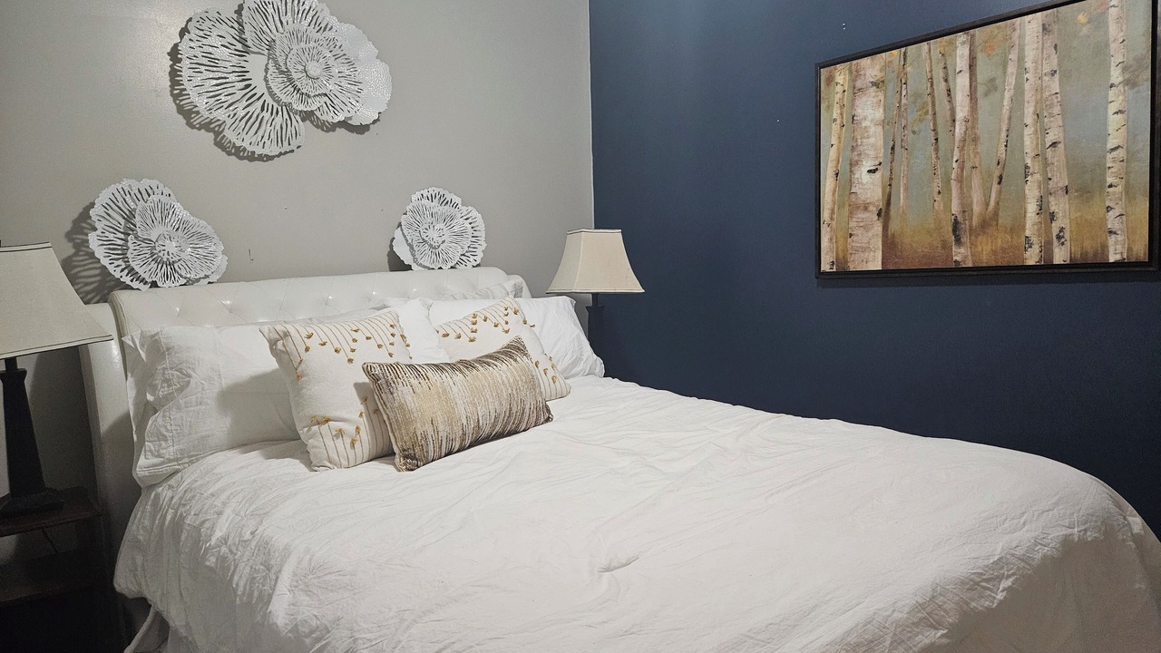 Photo of Bedroom in Deseronto