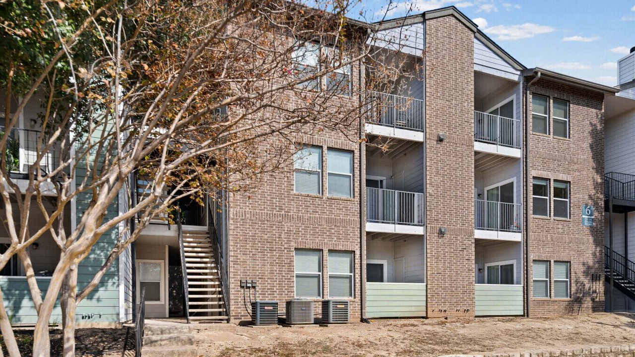 Photo of Patio Balcony in Village At Walnut Creek