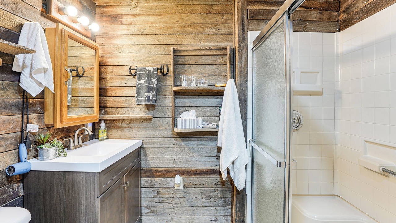 Photo of Bathroom in Paris Crossing