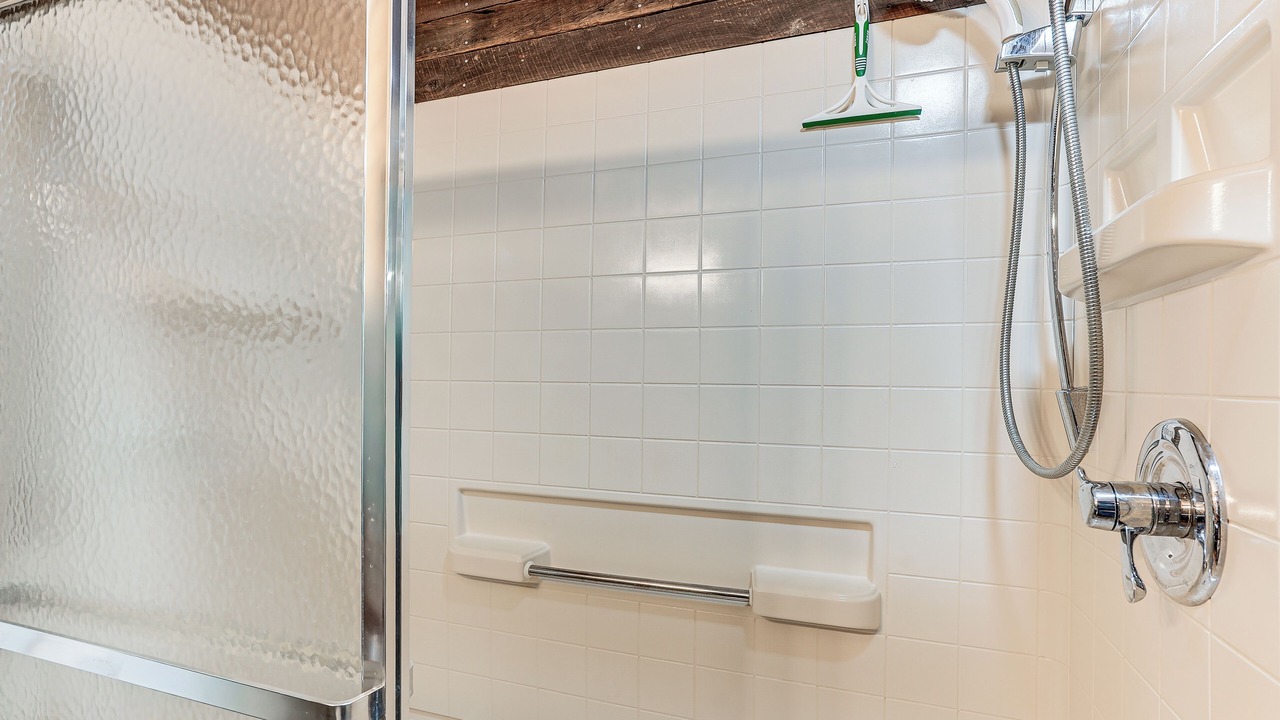 Photo of Bathroom in Paris Crossing