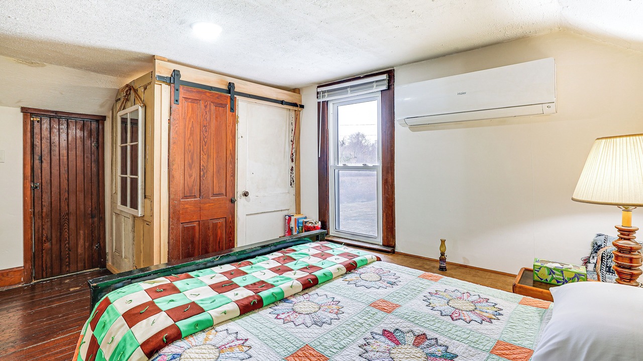 Photo of Bedroom in Paris Crossing