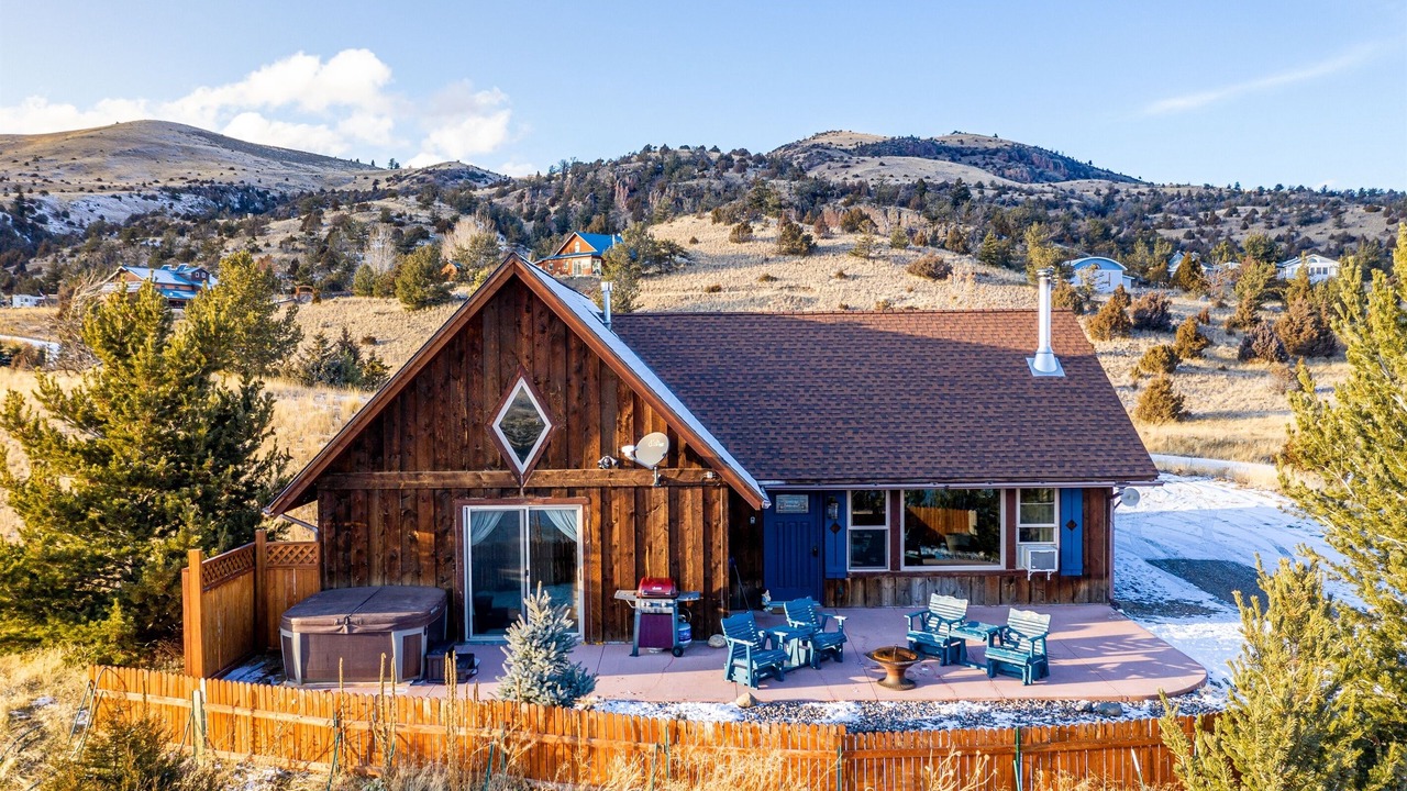 Photo of Others in Emigrant