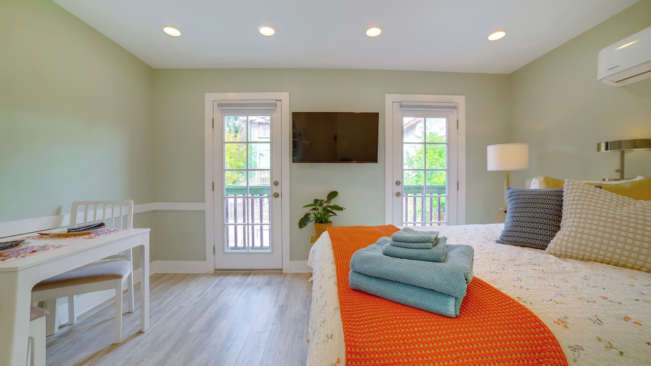 Photo of Bedroom in Downtown Riverside