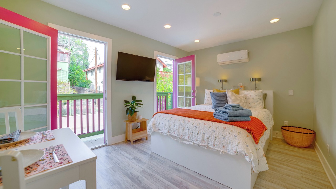 Photo of Bedroom in Downtown Riverside