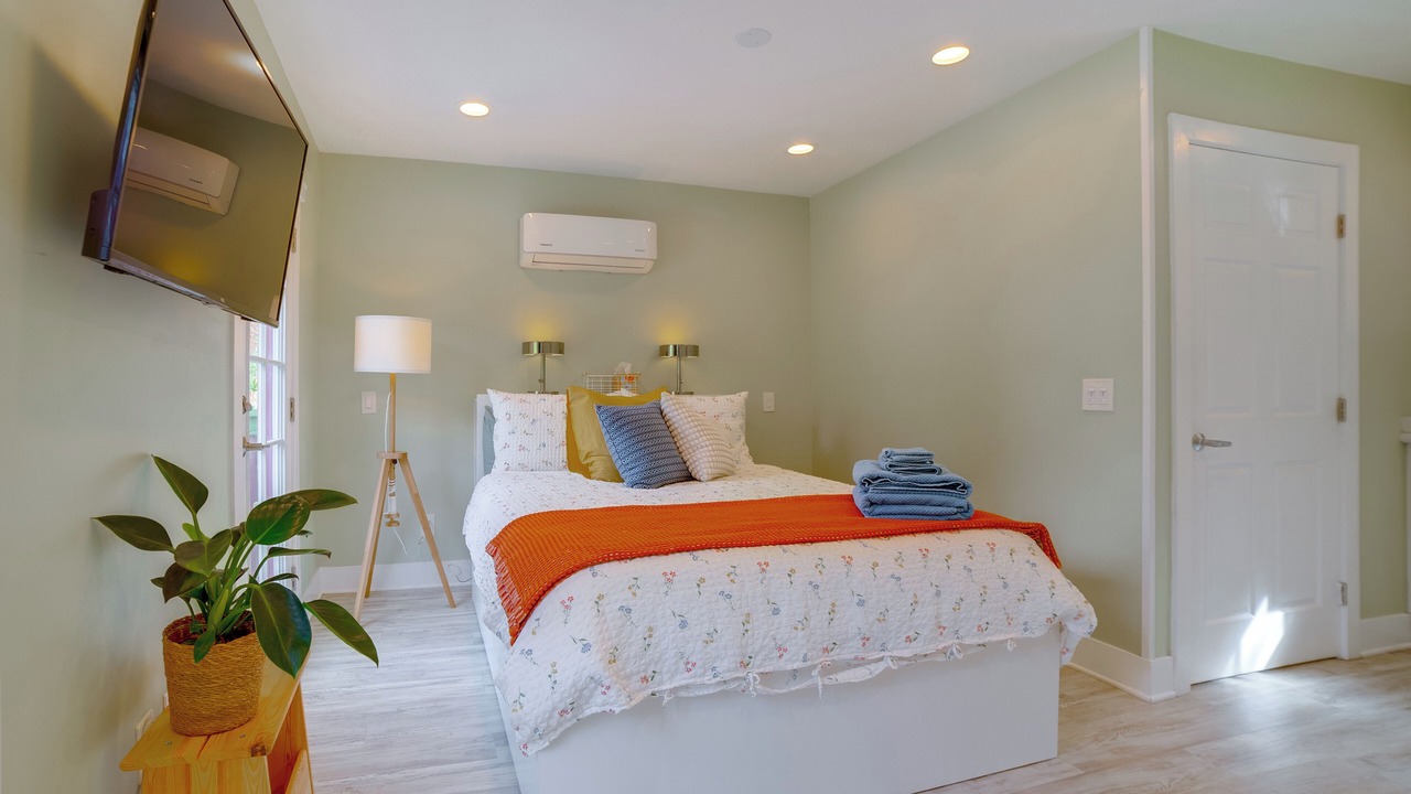 Photo of Bedroom in Downtown Riverside
