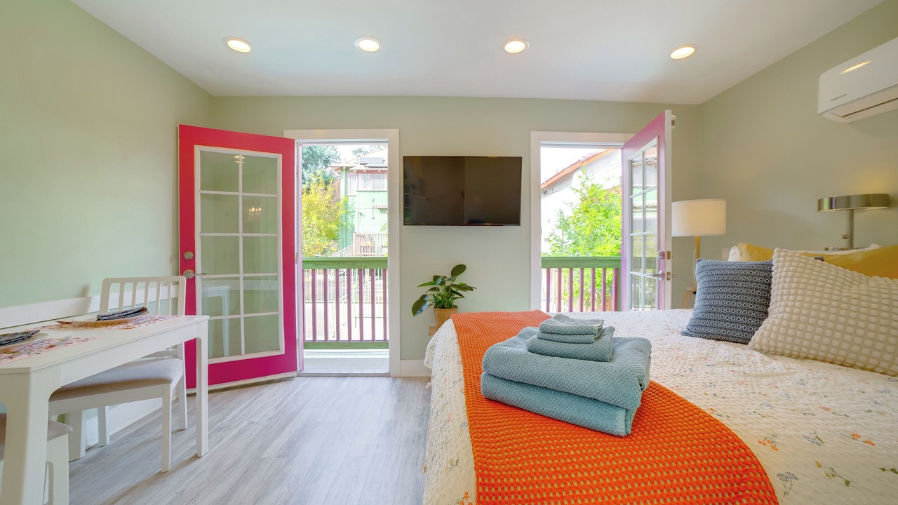 Photo of Bedroom in Downtown Riverside