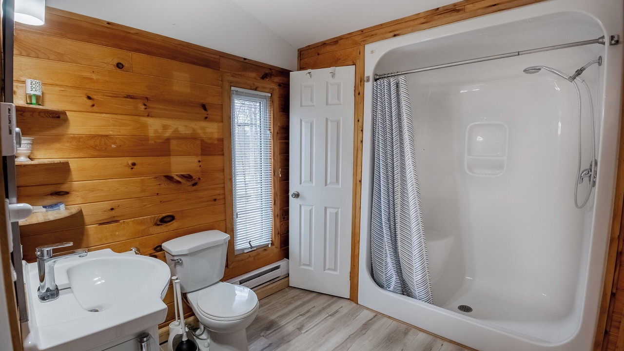 Photo of Bathroom in Arden