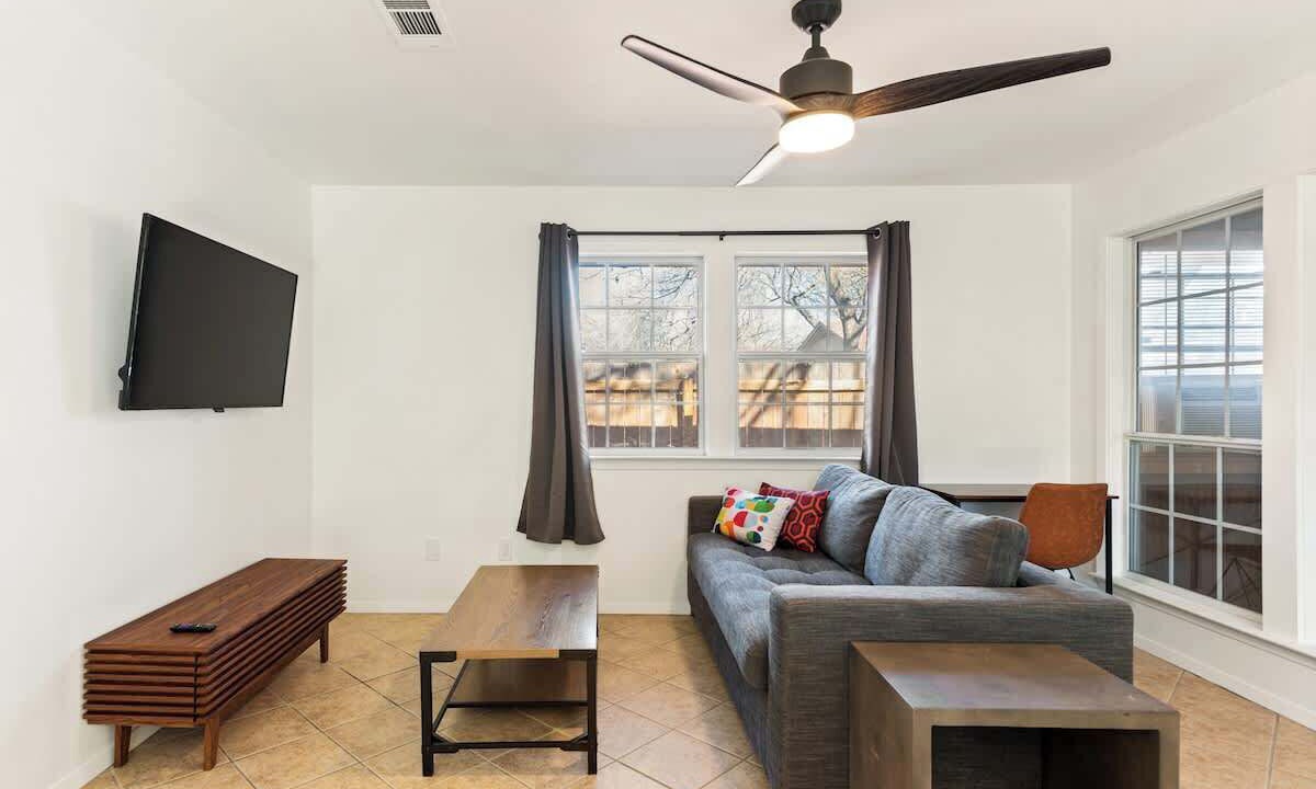 Photo of Livingroom in East Congress