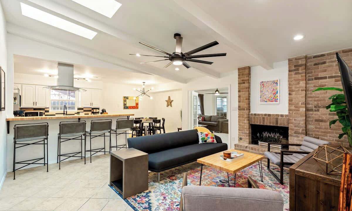 Photo of Livingroom in East Congress