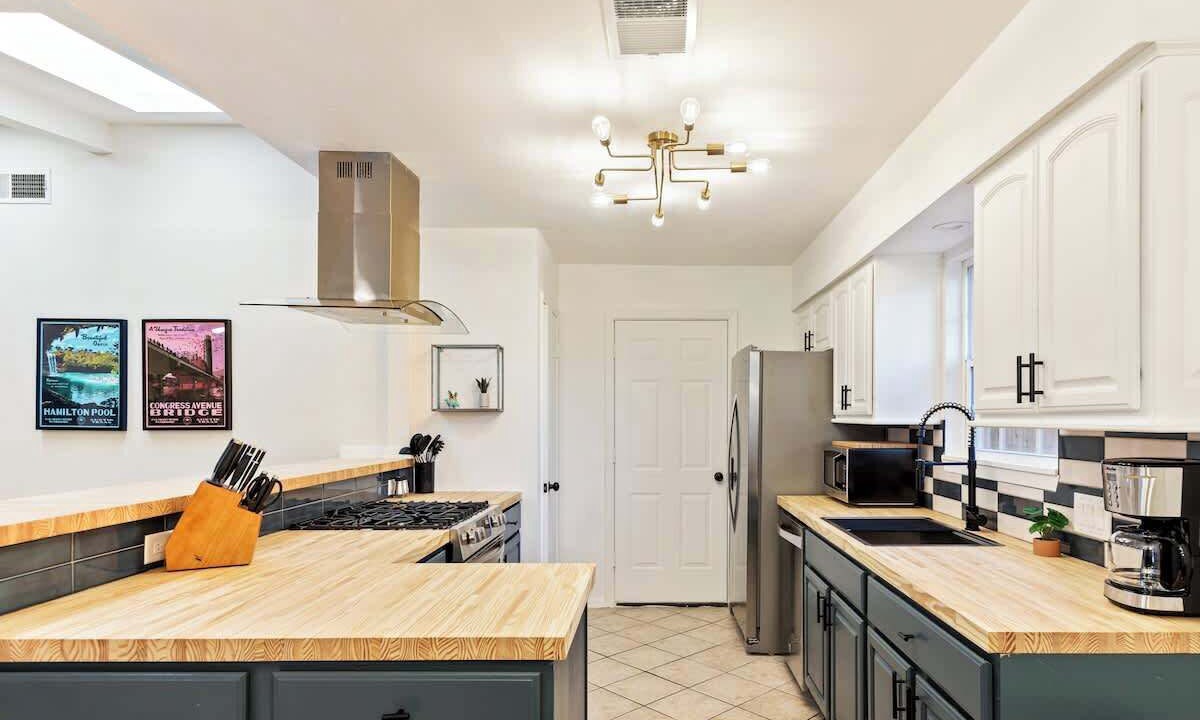 Photo of Kitchen in East Congress