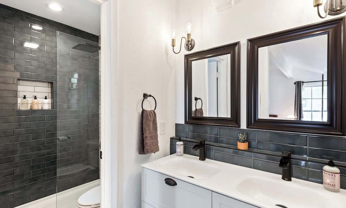 Photo of Bathroom in East Congress
