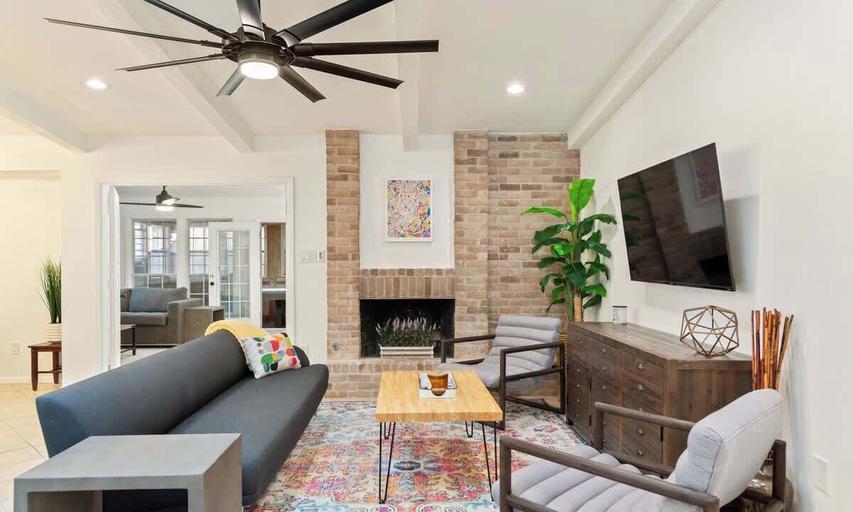 Photo of Livingroom in East Congress