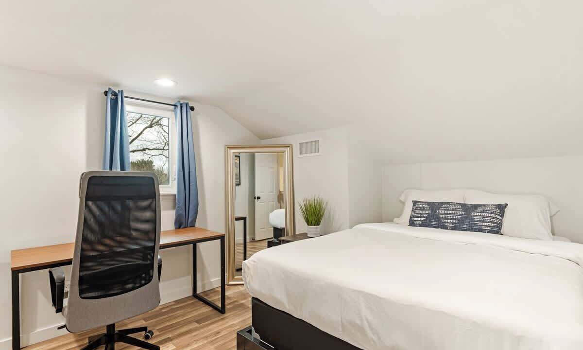 Photo of Bedroom in Franklin Park