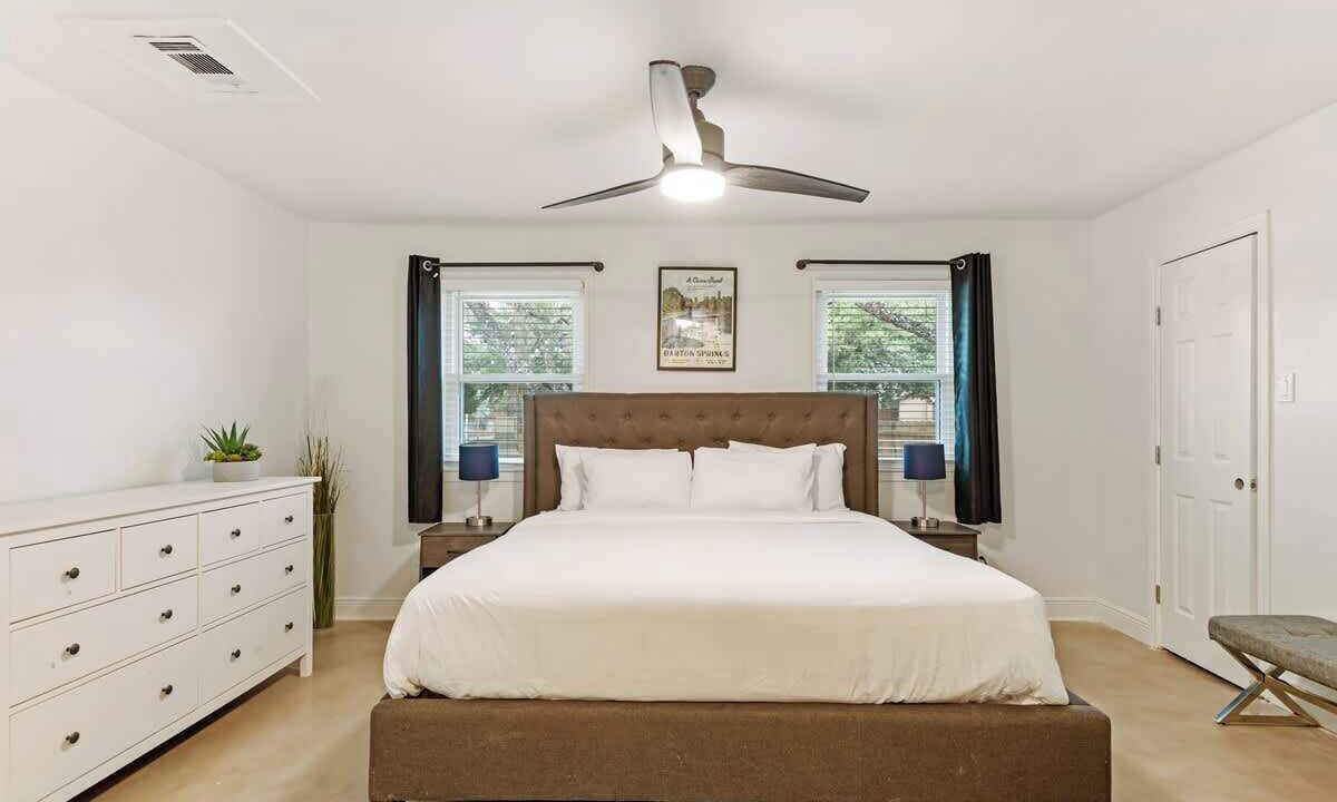 Photo of Bedroom in Franklin Park