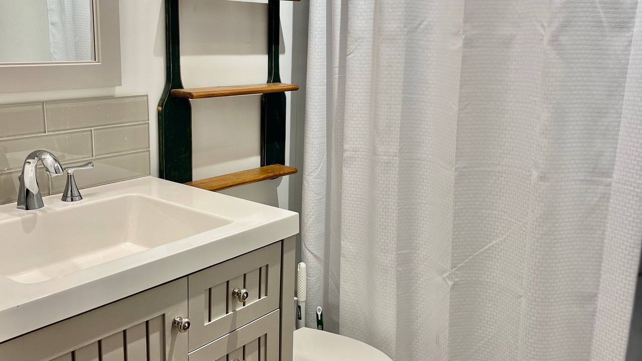Photo of Bathroom in Utterson
