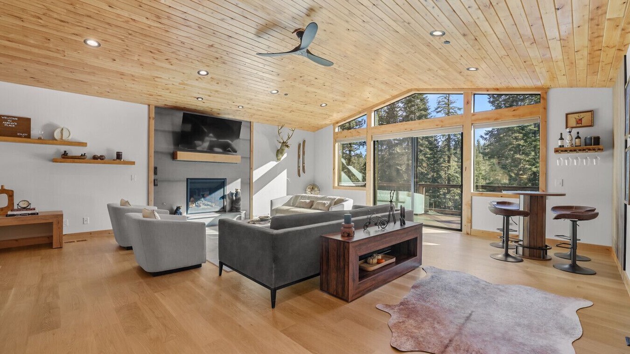 Photo of Livingroom in Kingswood Estates