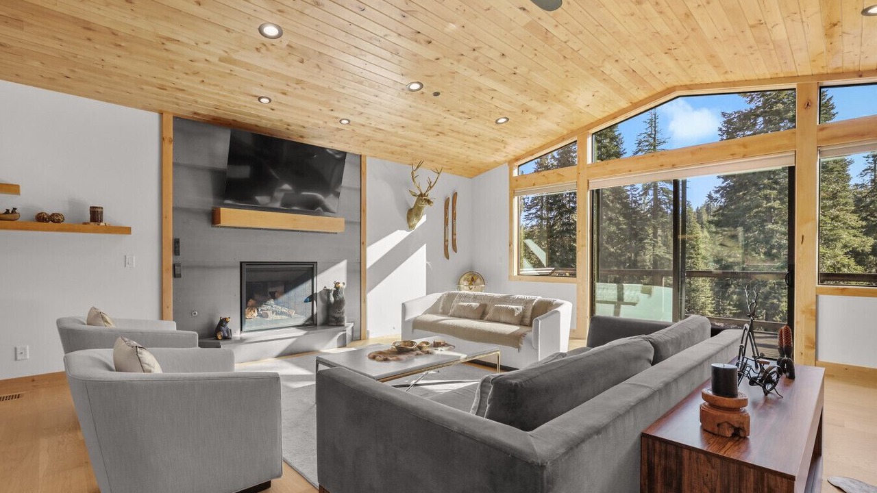 Photo of Livingroom in Kingswood Estates