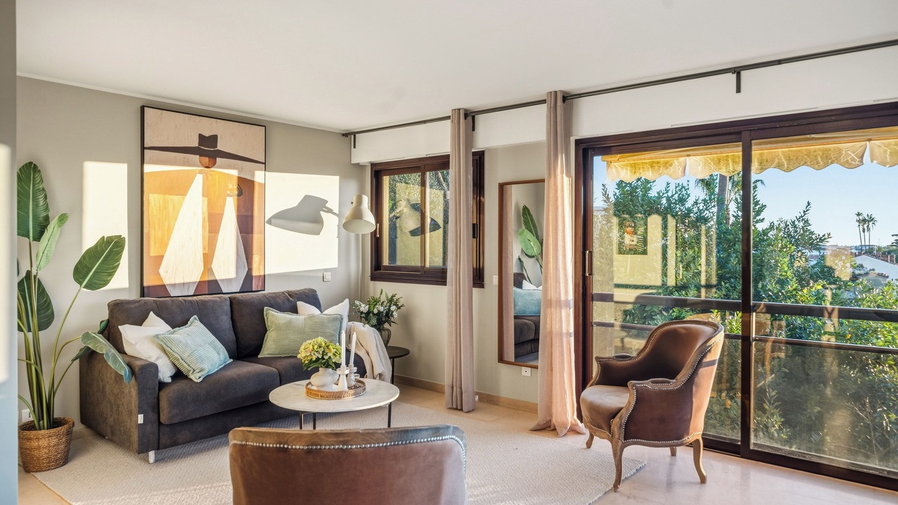 Photo of Livingroom in California - Pezou