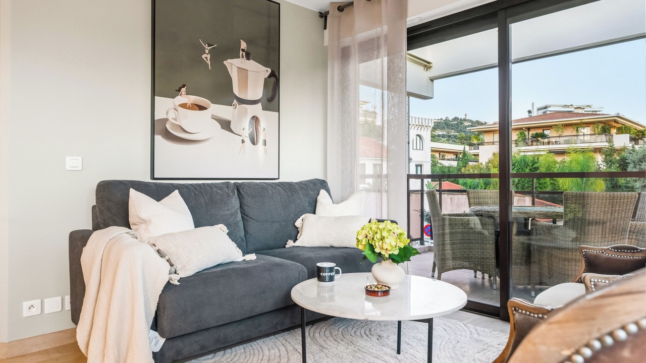 Photo of Livingroom in California - Pezou