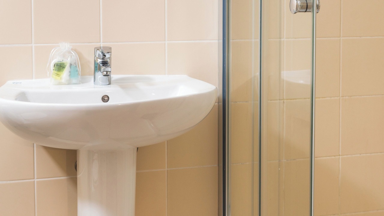 Photo of Bathroom in California - Pezou