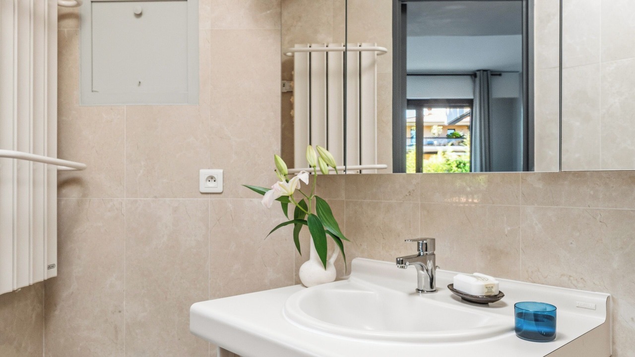 Photo of Bathroom in California - Pezou