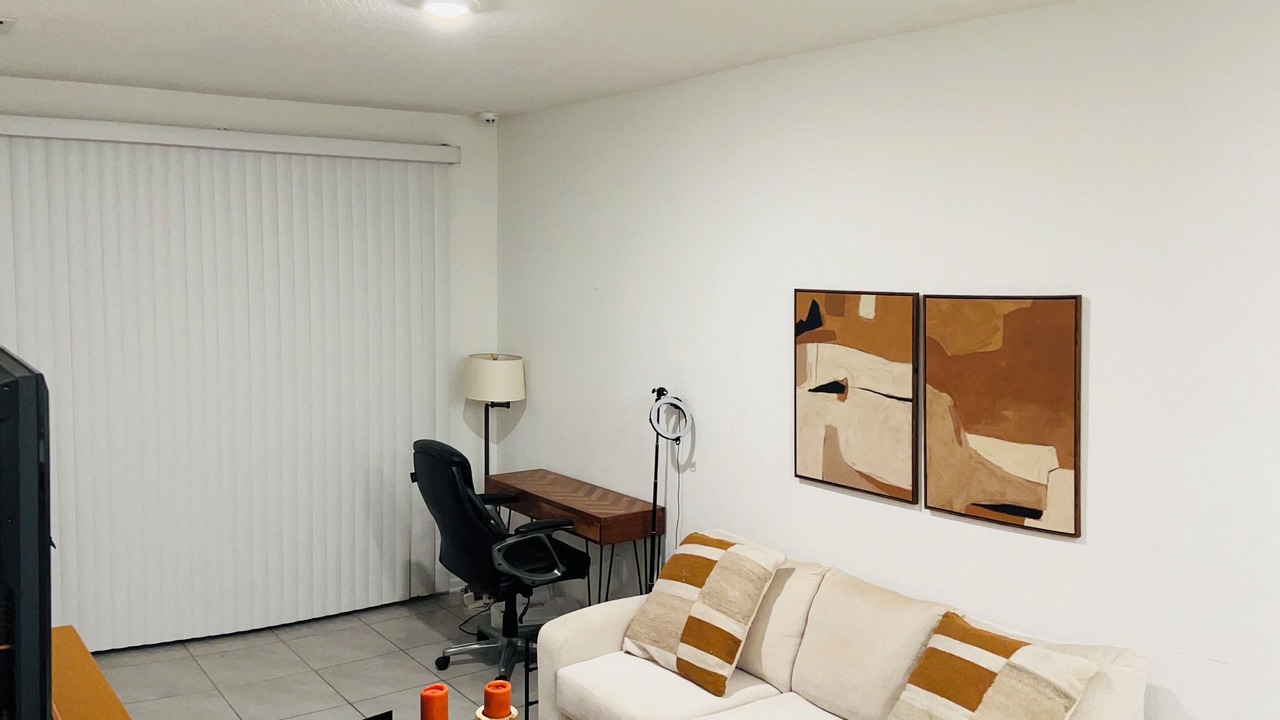 Photo of Livingroom in Baymeadows