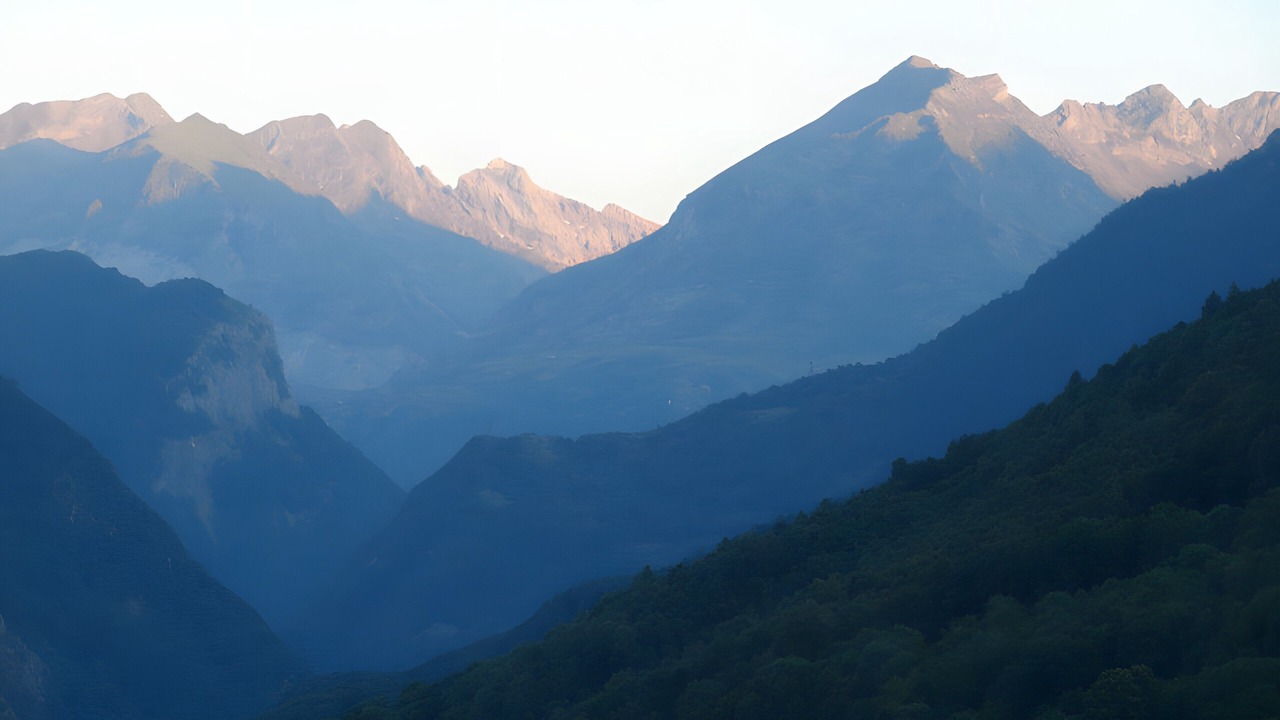 Photo of Others in Grust