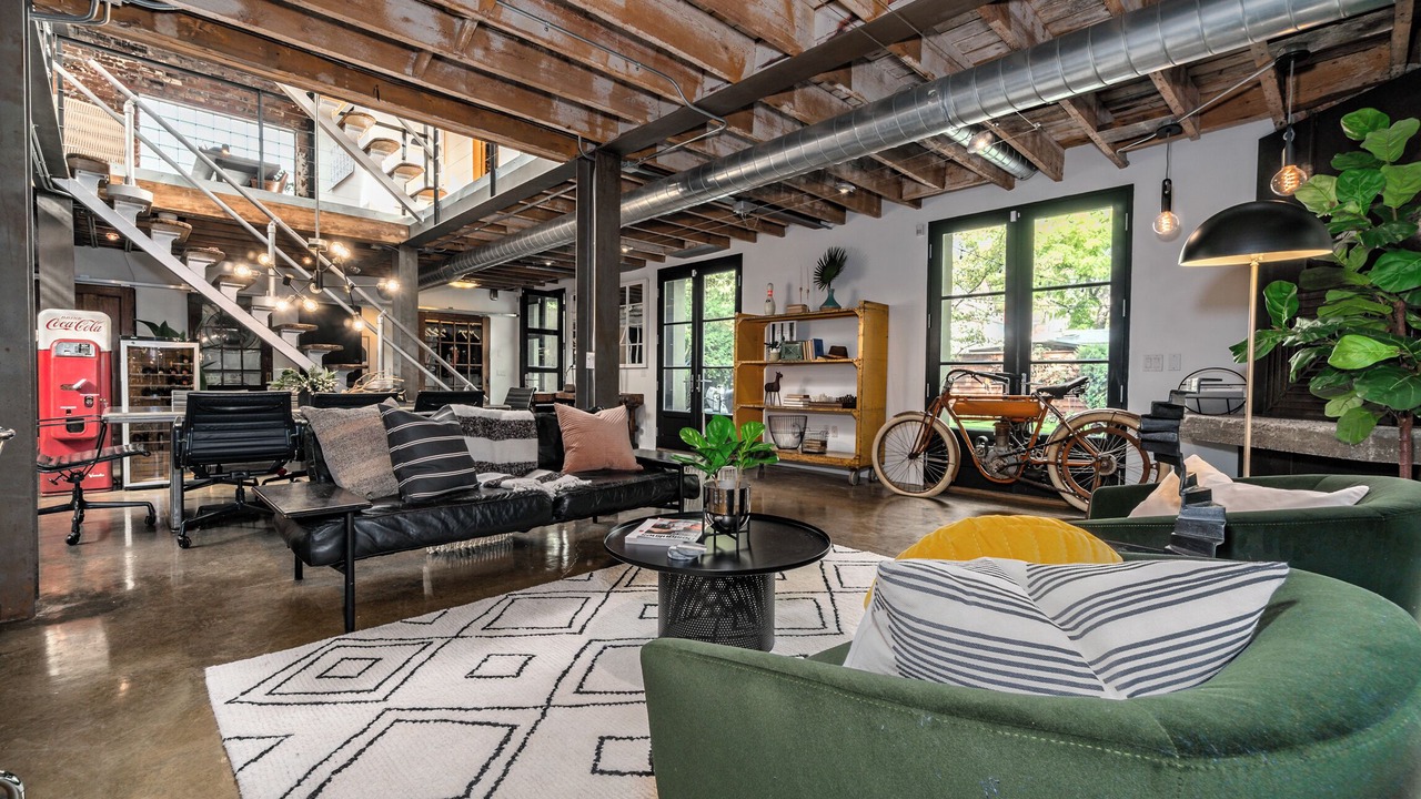 Photo of Livingroom in Leslieville