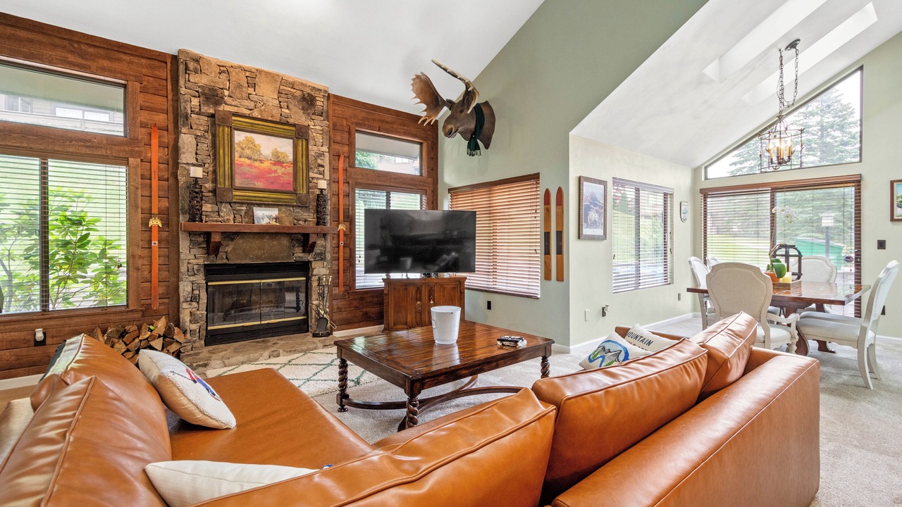 Photo of Livingroom in Seven Springs
