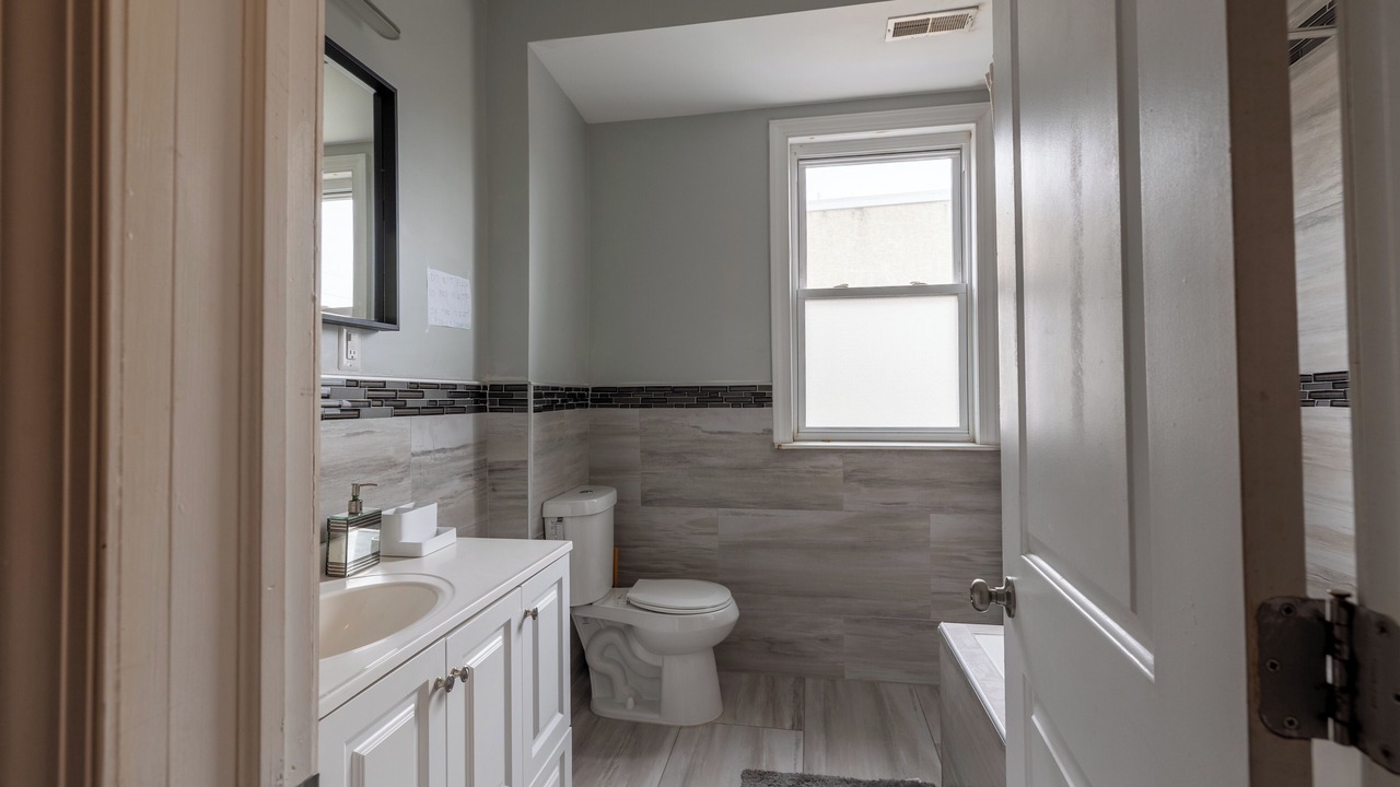 Photo of Bathroom in Garden Court