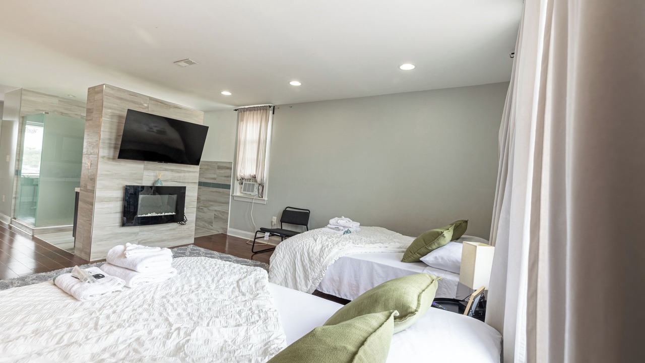 Photo of Bedroom in Garden Court
