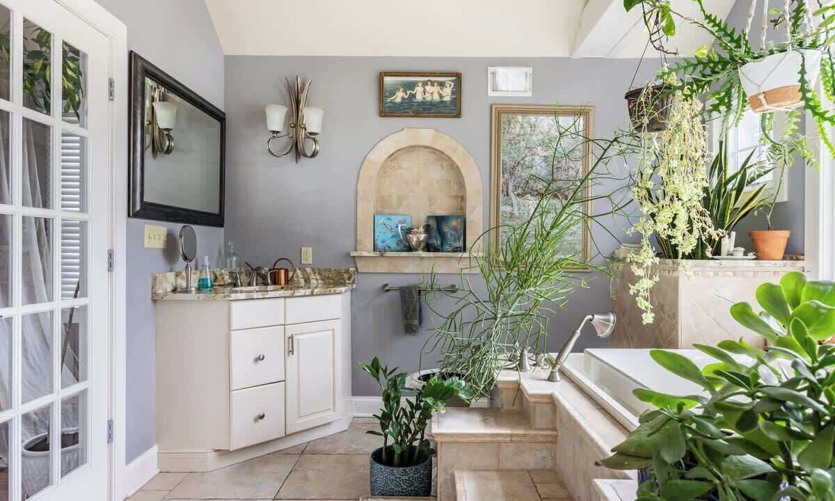 Photo of Bathroom in Lambertville