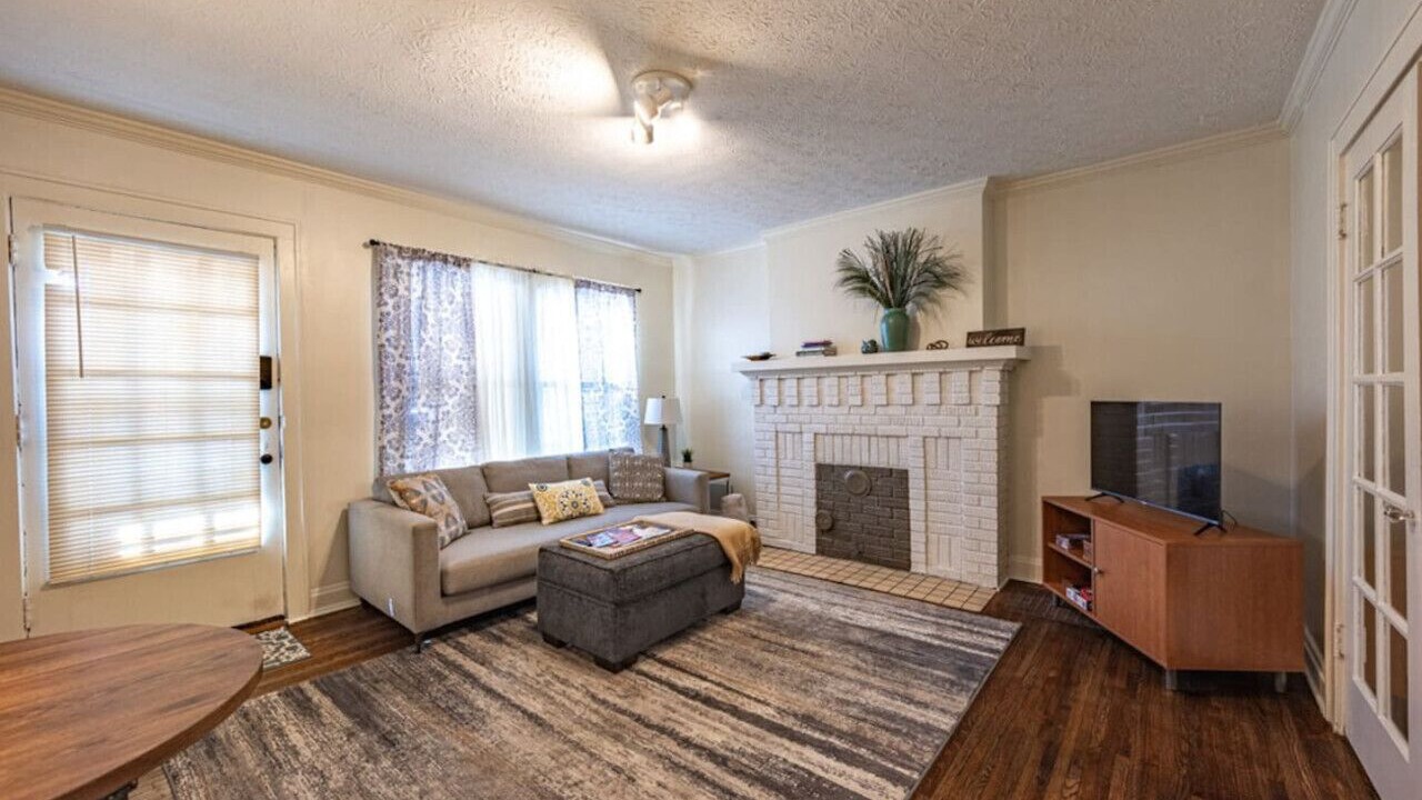 Photo of Livingroom in Clintonville