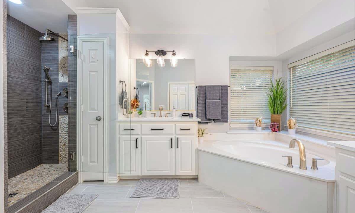 Photo of Bathroom in Allen