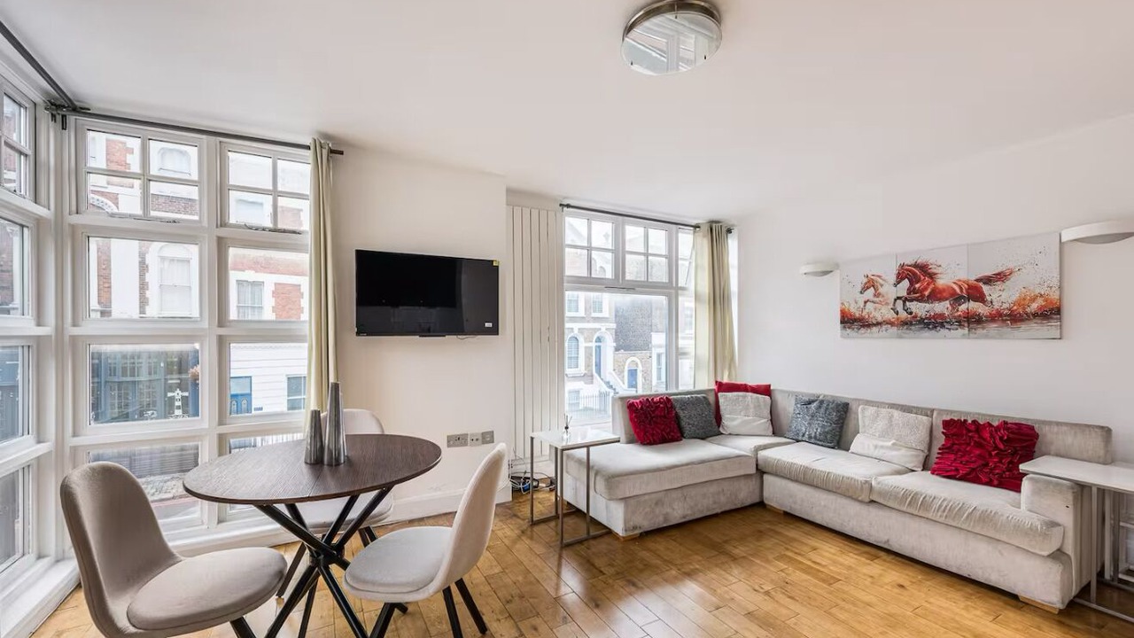 Photo of Livingroom in Latchmere