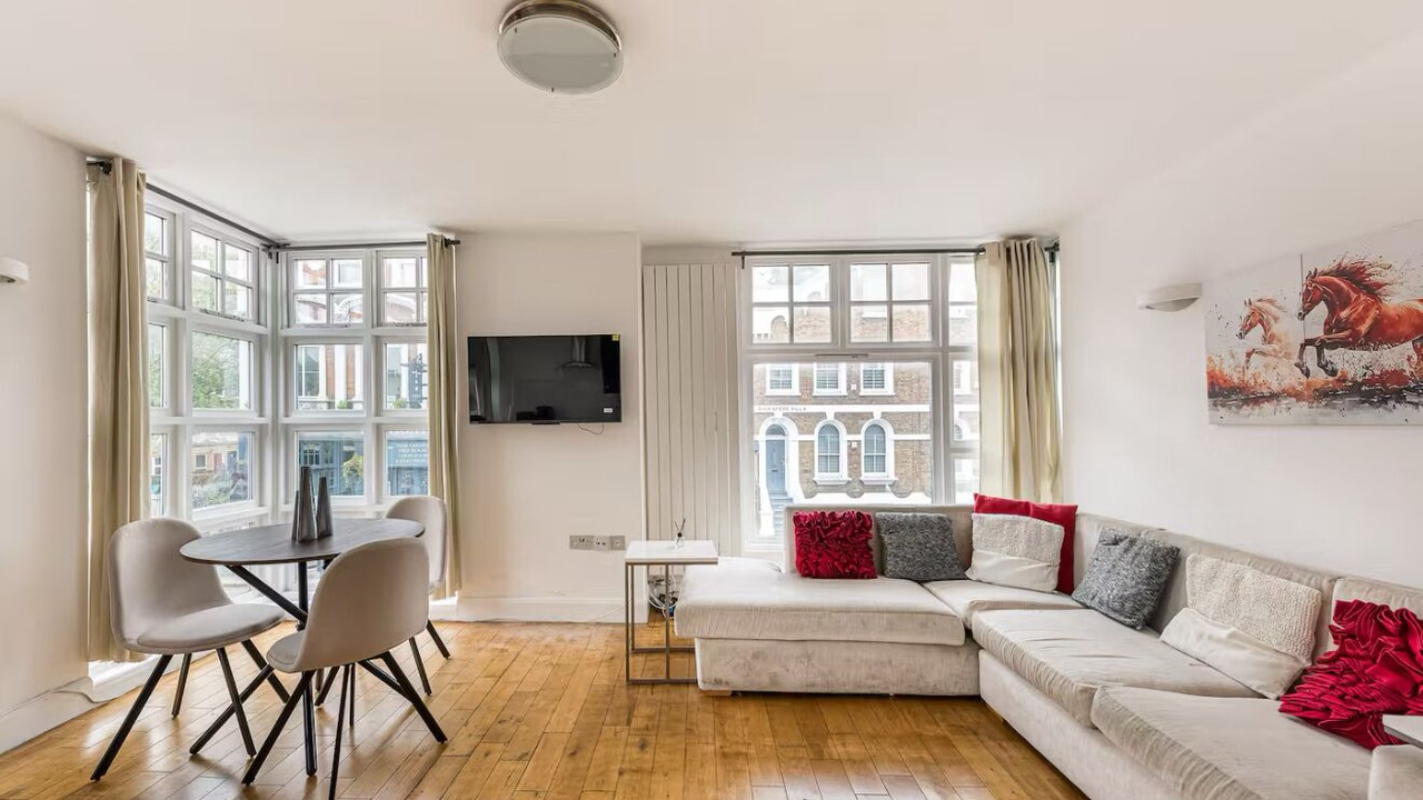 Photo of Livingroom in Latchmere