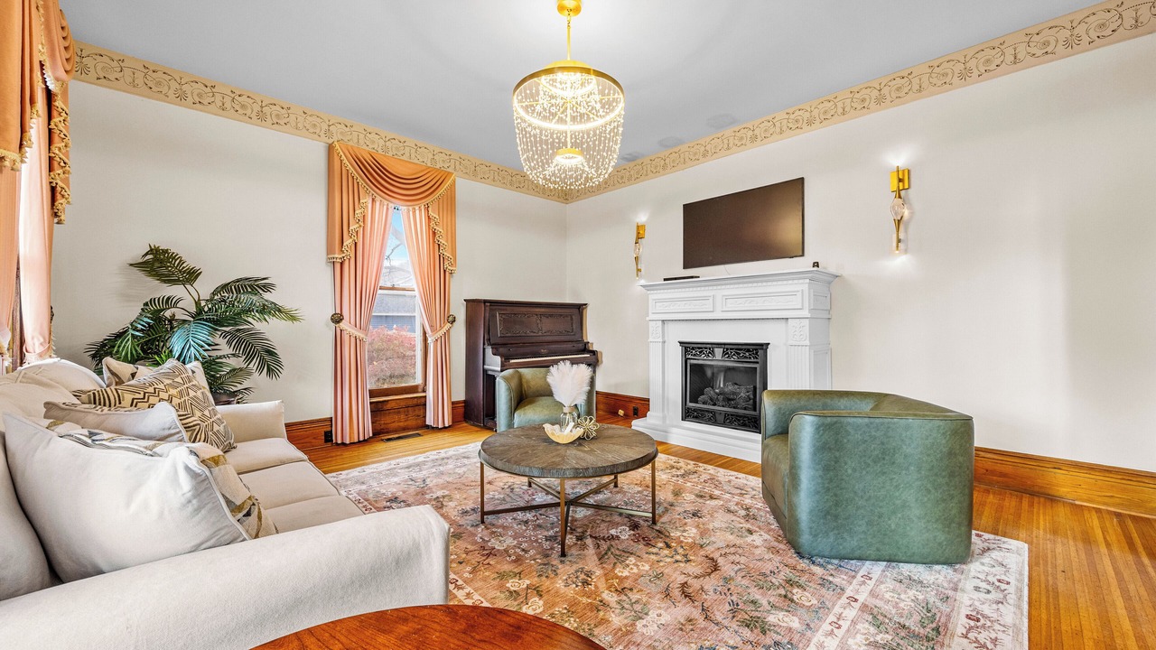 Photo of Livingroom in Victor