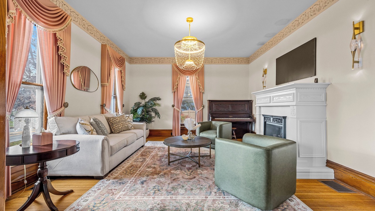 Photo of Livingroom in Victor
