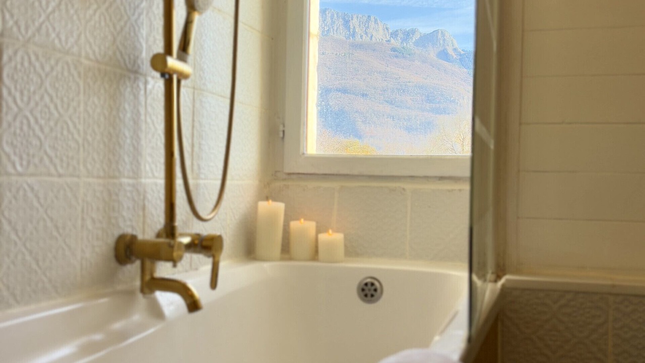 Photo of Bathroom in Lathuile