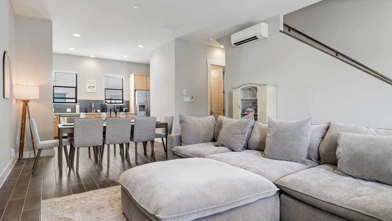 Photo of Livingroom in Near East Side