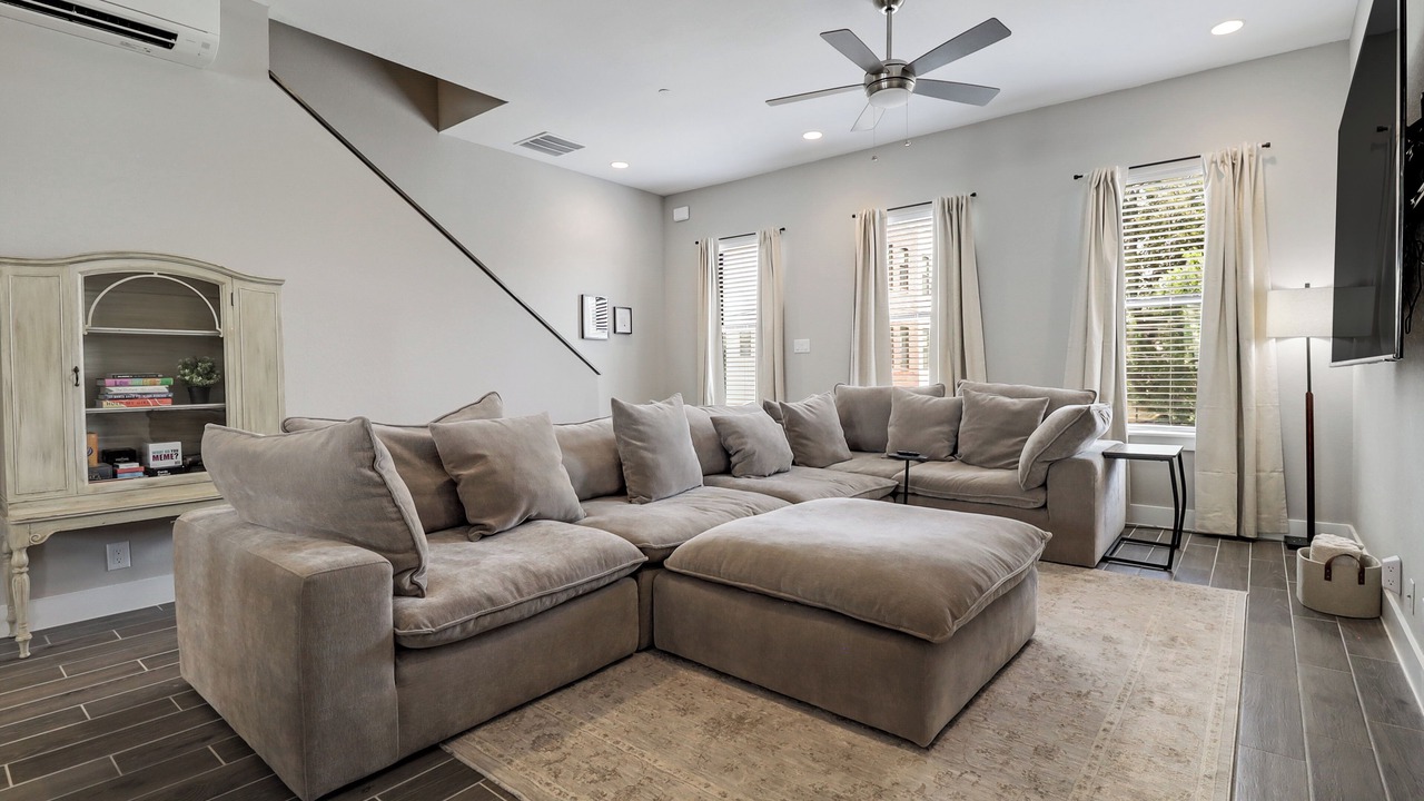 Photo of Livingroom in Near East Side