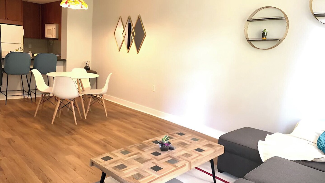 Photo of Livingroom in Church and Wellesley