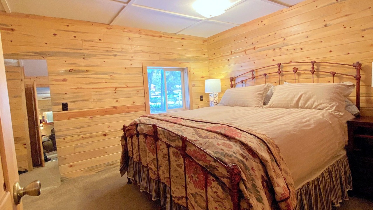 Photo of Bedroom in Gibbonsville