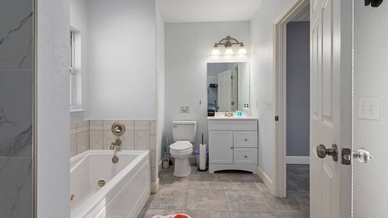 Photo of Bathroom in Auburndale