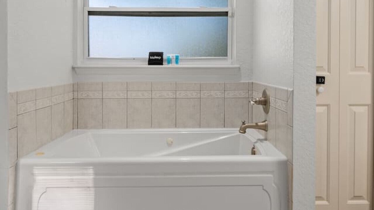 Photo of Bathroom in Auburndale