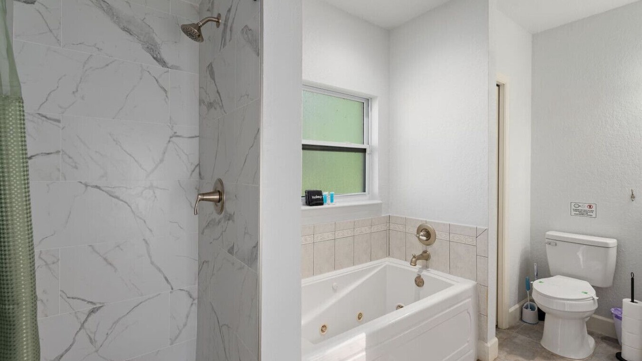 Photo of Bathroom in Auburndale