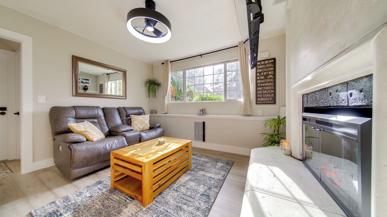 Photo of Livingroom in Silver Lake